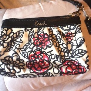 Wristlet Coach Poppy style